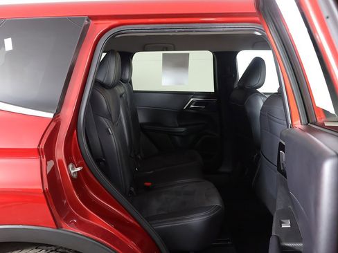 Used 2024 Mitsubishi Outlander SE image 33