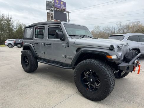 Used 2019 Jeep Wrangler Unlimited Sport image 38
