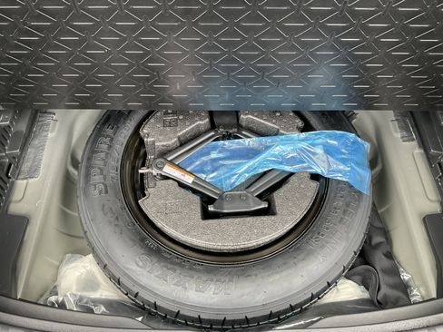 Used 2025 Toyota RAV4 XLE image 40