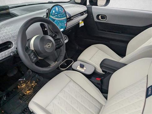 Used 2025 MINI Cooper 2-Door Hardtop image 3