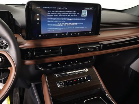Used 2026 Lincoln Aviator Reserve AWD/4WD image 5