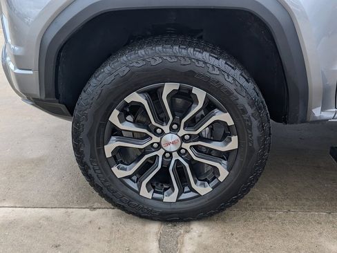 Used 2023 GMC Canyon Denali image 16