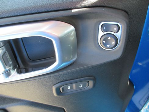 Used 2022 Jeep Wrangler Unlimited Sport AWD/4WD image 13