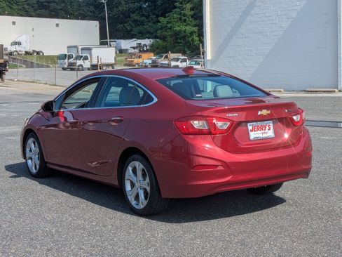 Used 2018 Chevrolet Cruze Premier FWD image 6