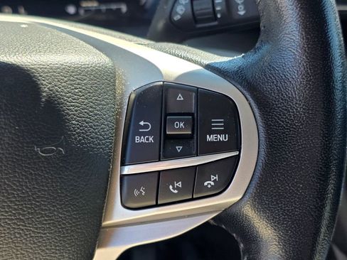 Used 2022 Ford Explorer XLT w/ Equipment Group 202A AWD/4WD image 17