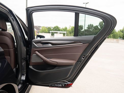 Used 2021 BMW M550i xDrive w/ Premium Package image 48