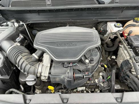 Used 2021 GMC Acadia SLT AWD/4WD image 68