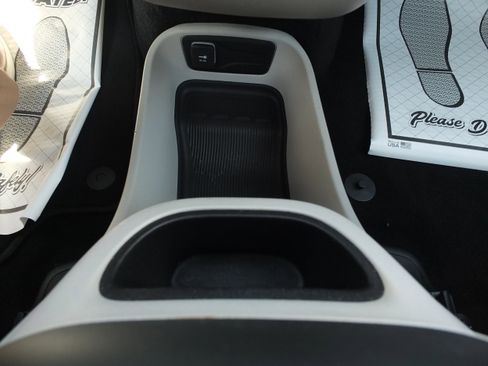 Used 2023 Chrysler Pacifica Touring-L FWD image 26