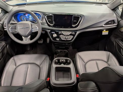 New 2026 Chrysler Pacifica Select AWD/4WD image 17