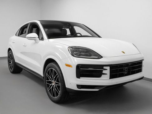 Certified 2024 Porsche Cayenne image 10