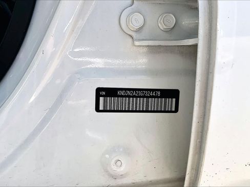 Used 2016 Kia Soul FWD image 33