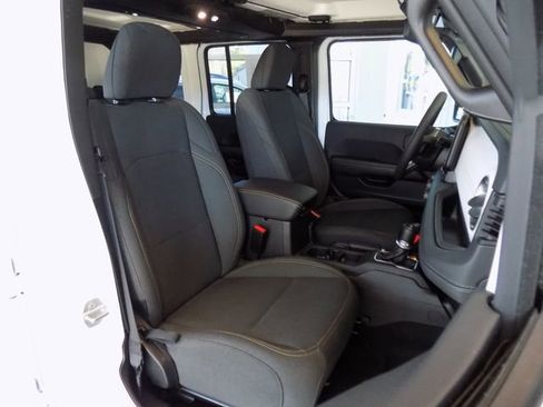 Certified 2025 Jeep Wrangler Unlimited Sahara AWD/4WD image 24