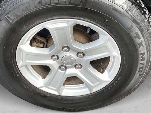 Used 2019 Jeep Wrangler Sport image 24