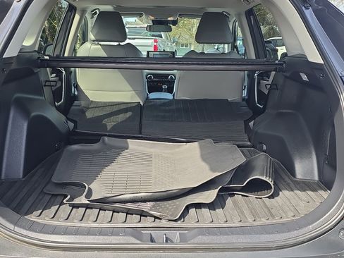 Used 2021 Toyota RAV4 XLE Premium image 10