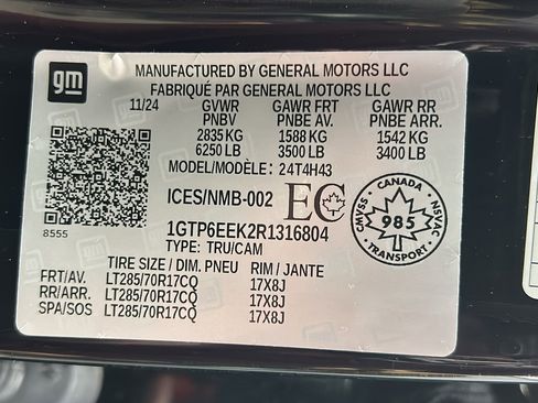 Used 2024 GMC Canyon AT4X image 39