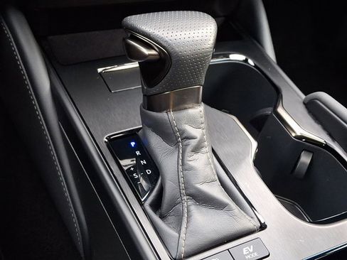 Certified 2025 Lexus ES 300h F Sport image 16