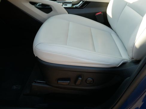 Certified 2024 Kia Telluride S w/ S Sunroof Package AWD/4WD image 20