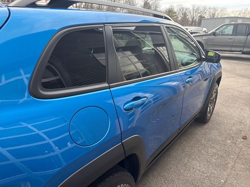 Used 2020 Jeep Cherokee Trailhawk image 46