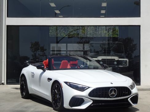 Used 2022 Mercedes-Benz SL 63 AMG 4MATIC w/ Driver Assistance Package image 10