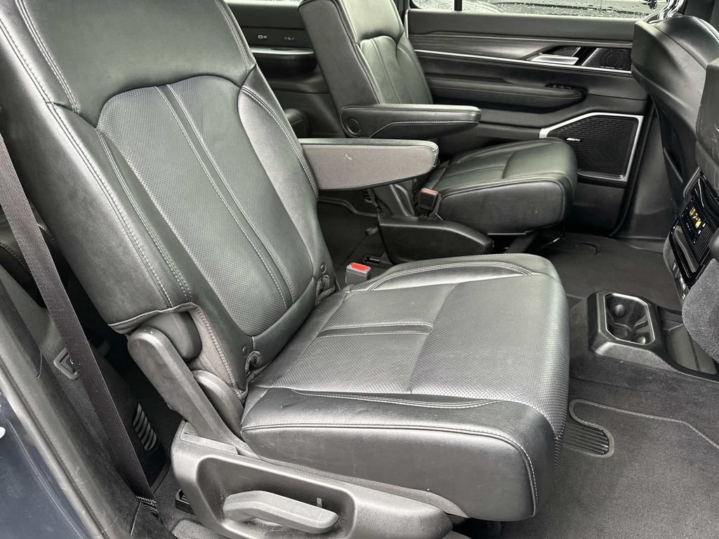 Used 2024 Jeep Wagoneer Series III AWD/4WD image 26