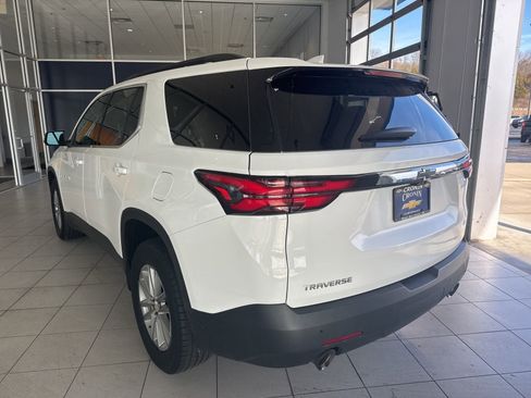 Used 2022 Chevrolet Traverse LT image 9