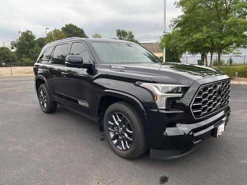 Used 2025 Toyota Sequoia Platinum AWD/4WD image 9
