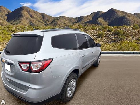 Used 2017 Chevrolet Traverse LS FWD image 3