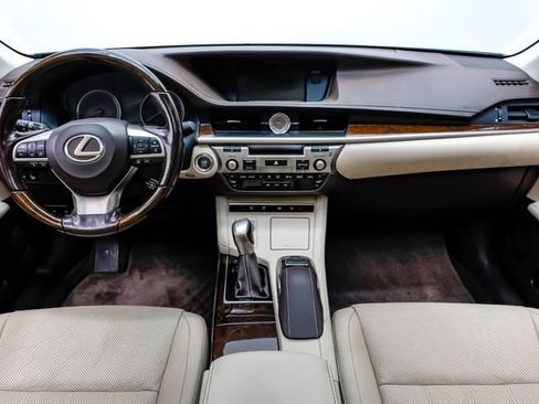 Used 2016 Lexus ES 350 w/ Luxury Package w/Wood Trim FWD image 17