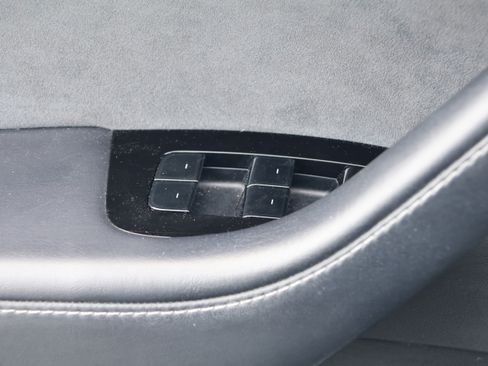 Used 2021 Tesla Model Y Long Range image 13