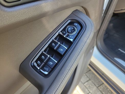 Used 2023 Porsche Macan S AWD/4WD image 21