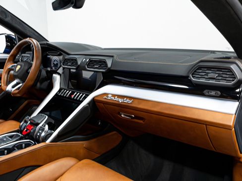 Used 2019 Lamborghini Urus image 23