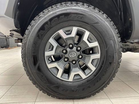 Used 2019 Toyota Tacoma TRD Off-Road image 8