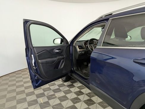 Used 2016 Jeep Cherokee Limited image 10