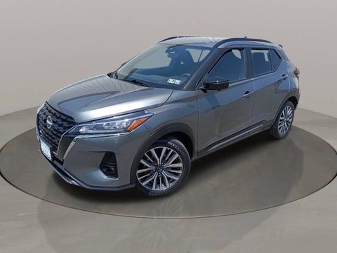 Used 2024 Nissan Kicks SR image 4