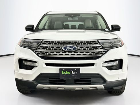 Used 2023 Ford Explorer Limited AWD/4WD image 2