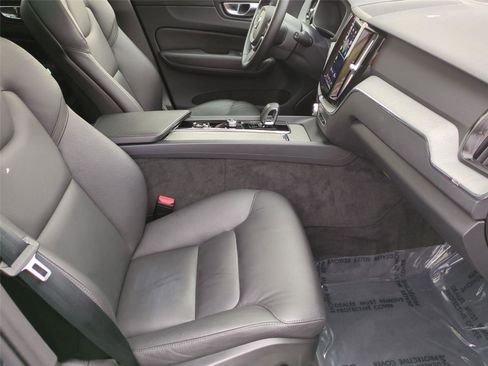 Certified 2025 Volvo XC60 B5 Plus image 21