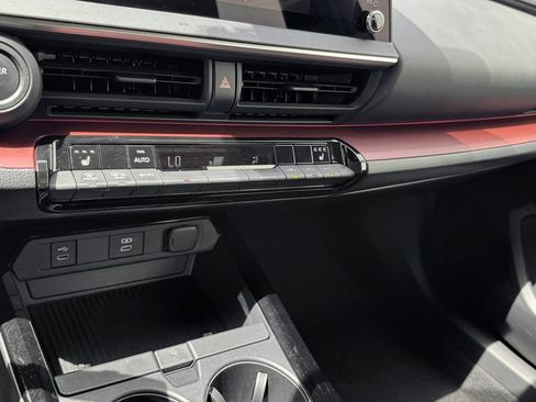 Used 2024 Toyota Prius Prime FWD image 21