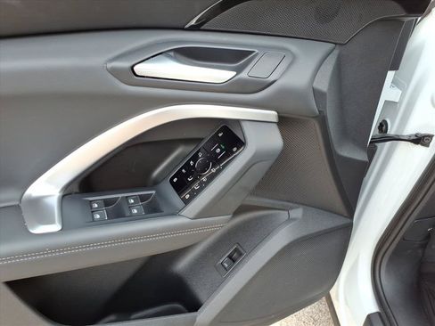 Certified 2025 Audi Q5 Premium w/ Convenience Package AWD/4WD image 15