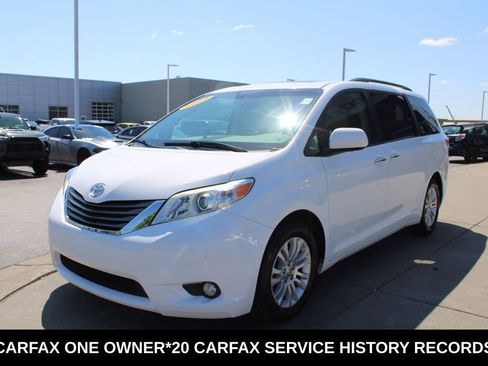 Used 2014 Toyota Sienna XLE w/ XLE Premium Package FWD image 3