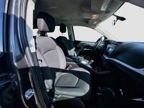 Used 2018 Dodge Journey SE FWD image 25