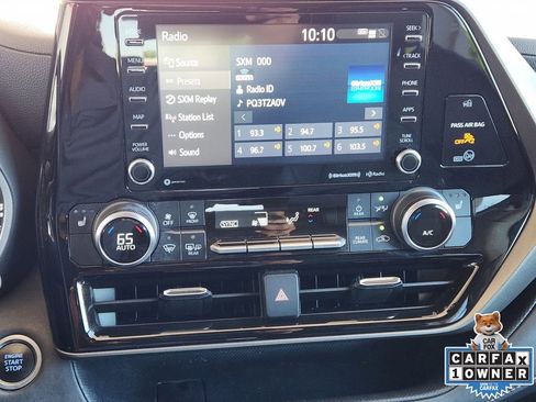 Used 2021 Toyota Highlander XLE FWD image 18