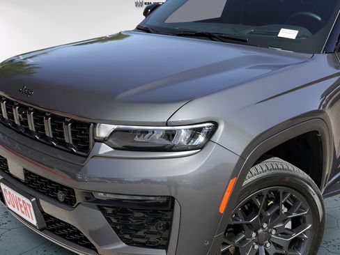 Used 2026 Jeep Grand Cherokee L Summit w/ Obsidian Package AWD/4WD image 3