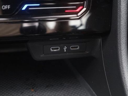 Certified 2025 Volkswagen Jetta Sport FWD image 17