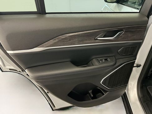 Used 2022 Jeep Grand Cherokee Limited 4xe image 28