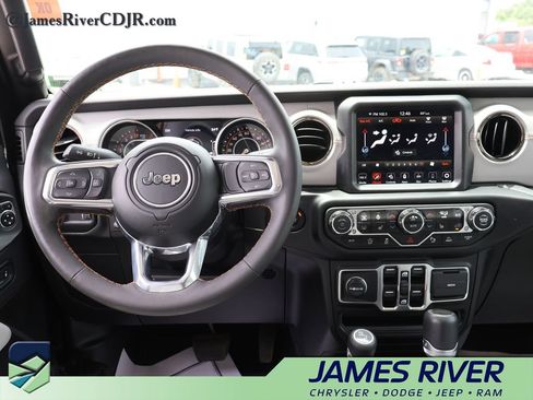 Used 2023 Jeep Gladiator Overland AWD/4WD image 18