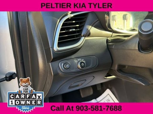 Used 2022 Chevrolet Trax LT w/ LT Convenience Package image 16