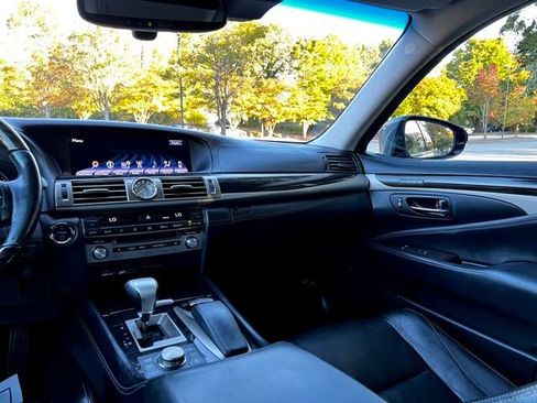 Used 2014 Lexus LS 600h L image 40