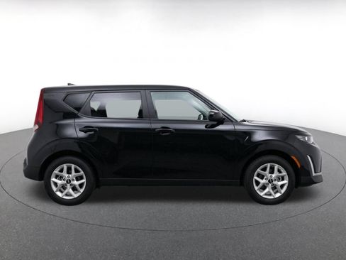 Used 2025 Kia Soul LX w/ LX Technology Package FWD image 10