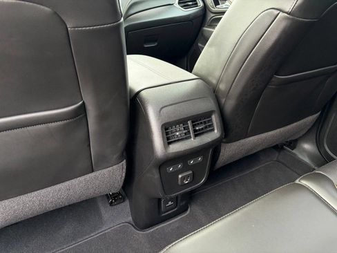 Used 2021 Chevrolet Equinox Premier FWD image 26