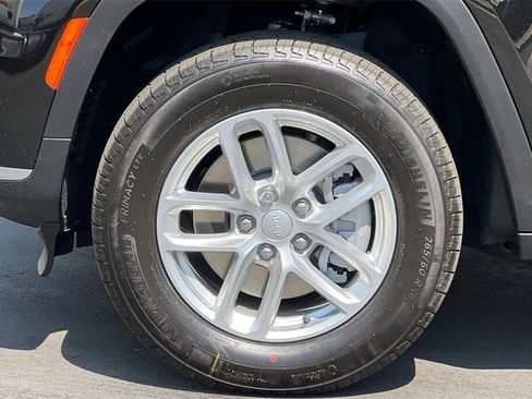 New 2025 Jeep Grand Cherokee L Laredo w/ Luxury Tech Group I image 25